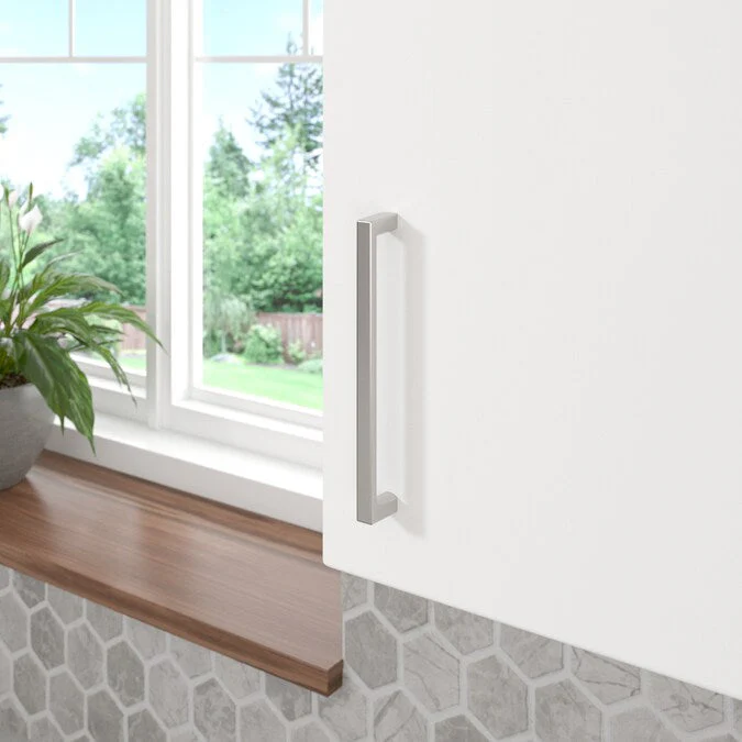 Richelieu Eglinton 6-in (152mm) Center to Center Rectangular Handle Drawer Pull - Image 3