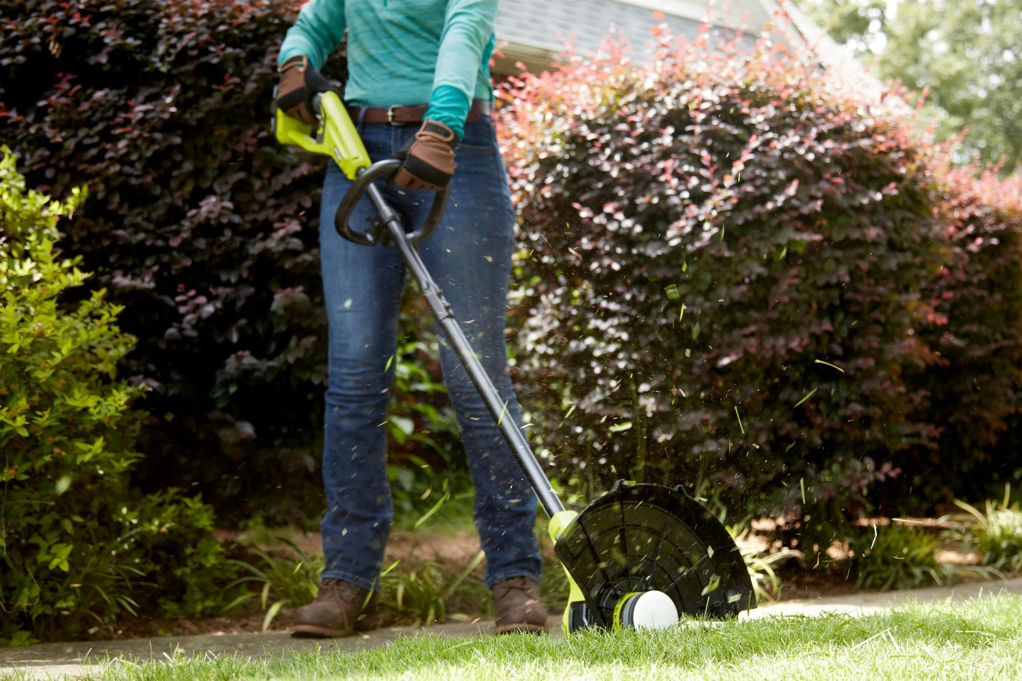 RYOBI ONE+ 18V Lithium-Ion Cordless String Trimmer/Edger (Tool Only, 11"–13" Adjustable Cutting Width) - Image 4