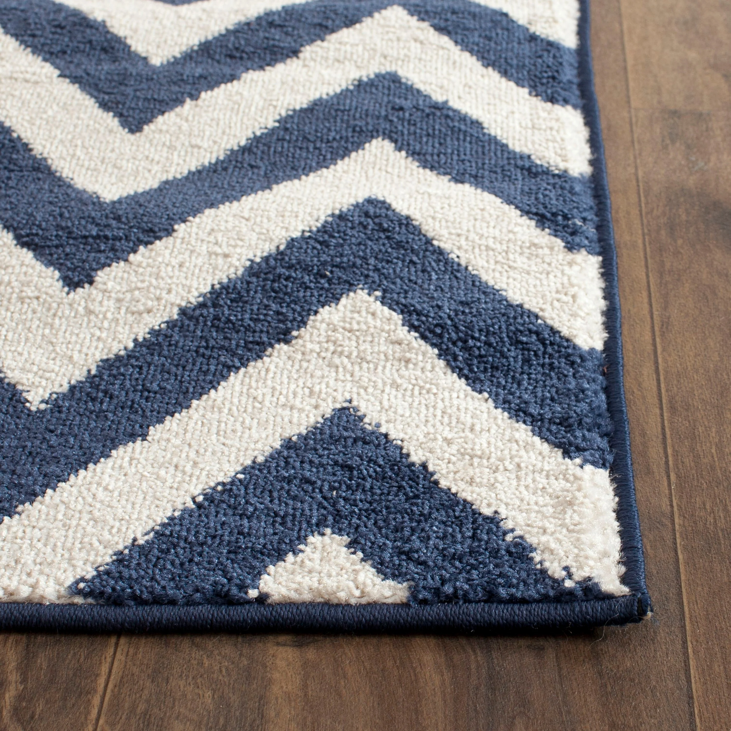 Safavieh Amherst Bellport 2 x 7 Navy/Beige Indoor/Outdoor Chevron Mid-Century Modern Runner - Image 3