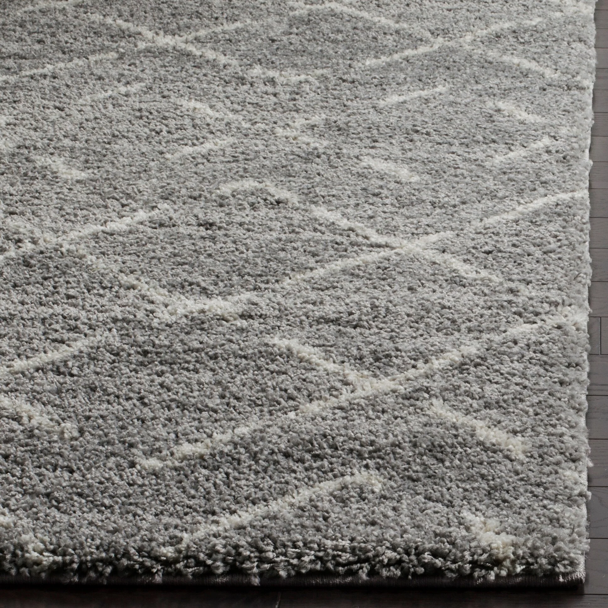 Safavieh Arizona Myra Shag 5 x 5 Gray/Ivory Round Indoor Trellis Moroccan Area Rug - Image 3