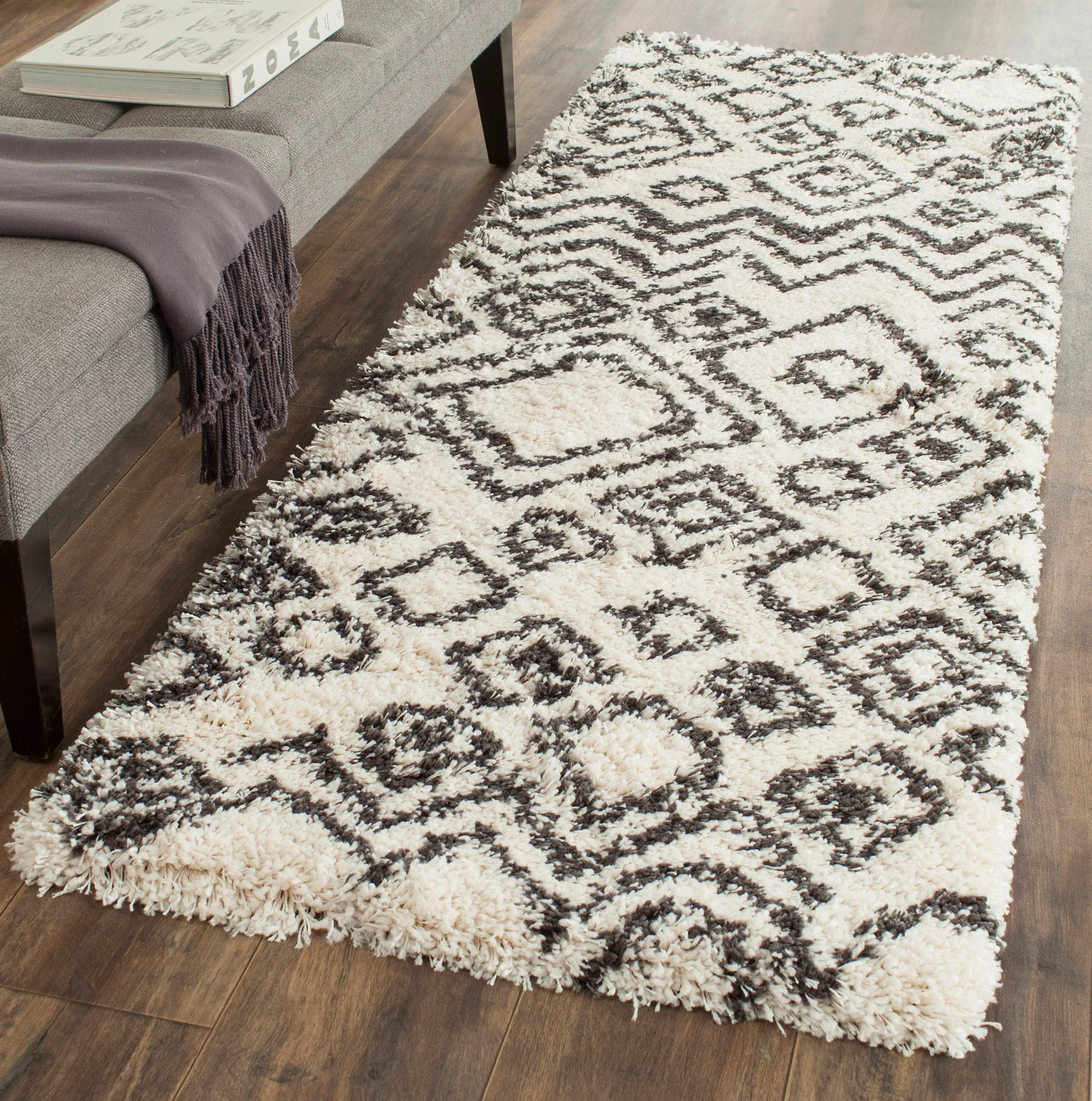 Safavieh Belize Lakin Shag Runner Rug, 2-ft-3-in x 11-ft, Ivory/Charcoal, Indoor Geometric Moroccan - Image 2