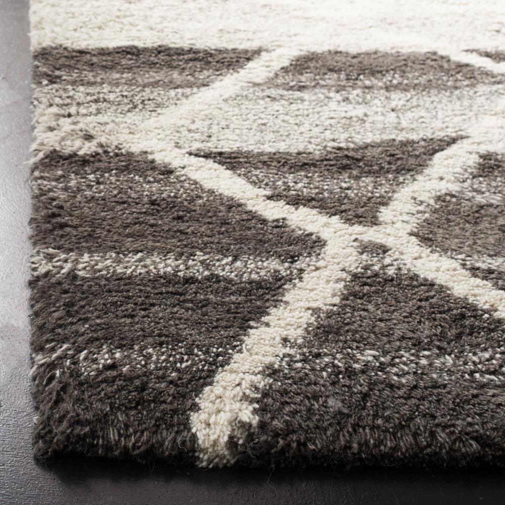 Safavieh Casablanca Safi Shag 5 x 8 Sand/Ivory Indoor Trellis Moroccan Handcrafted Area Rug - Image 3