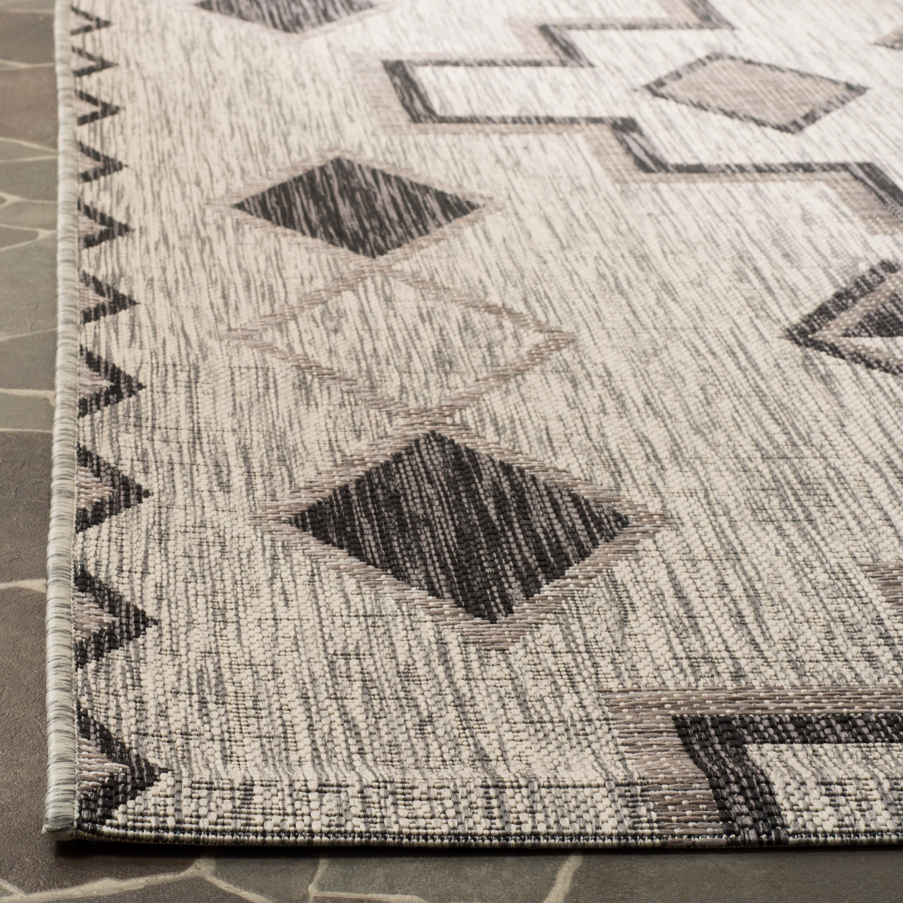 Safavieh Courtyard Tahoe 4 x 6 Gray/Black Indoor/Outdoor Geometric Coastal Area Rug - Image 3