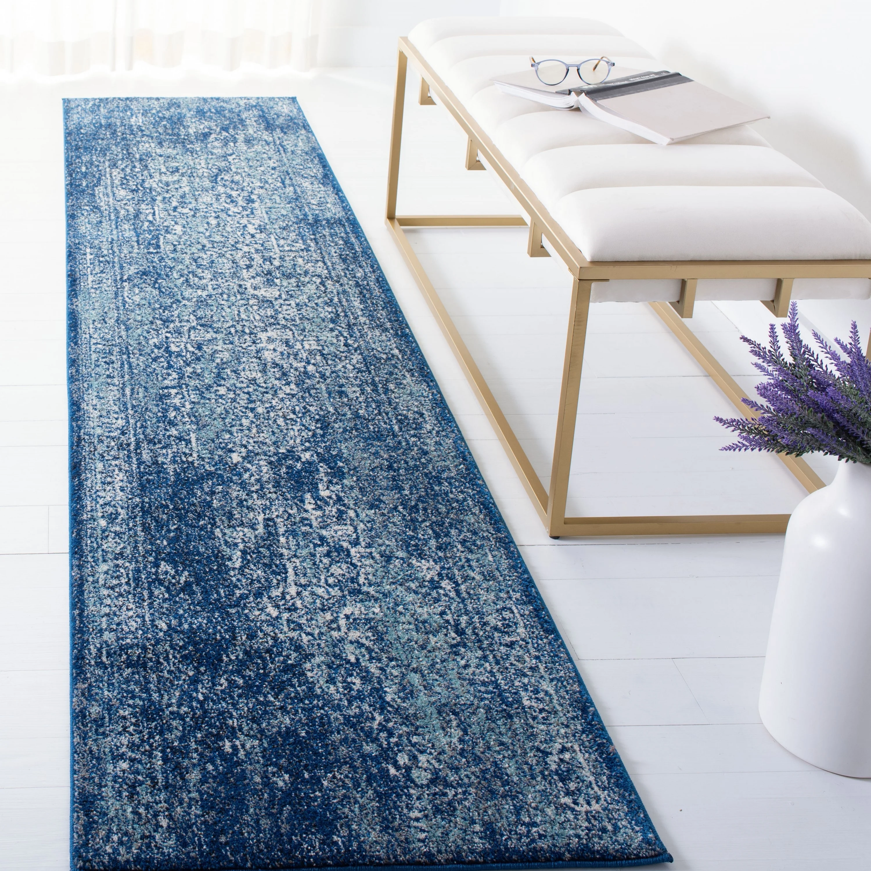 Safavieh Evoke Isla 2 x 5 ft Navy/Ivory Indoor Distressed/Overdyed Vintage Runner Rug
