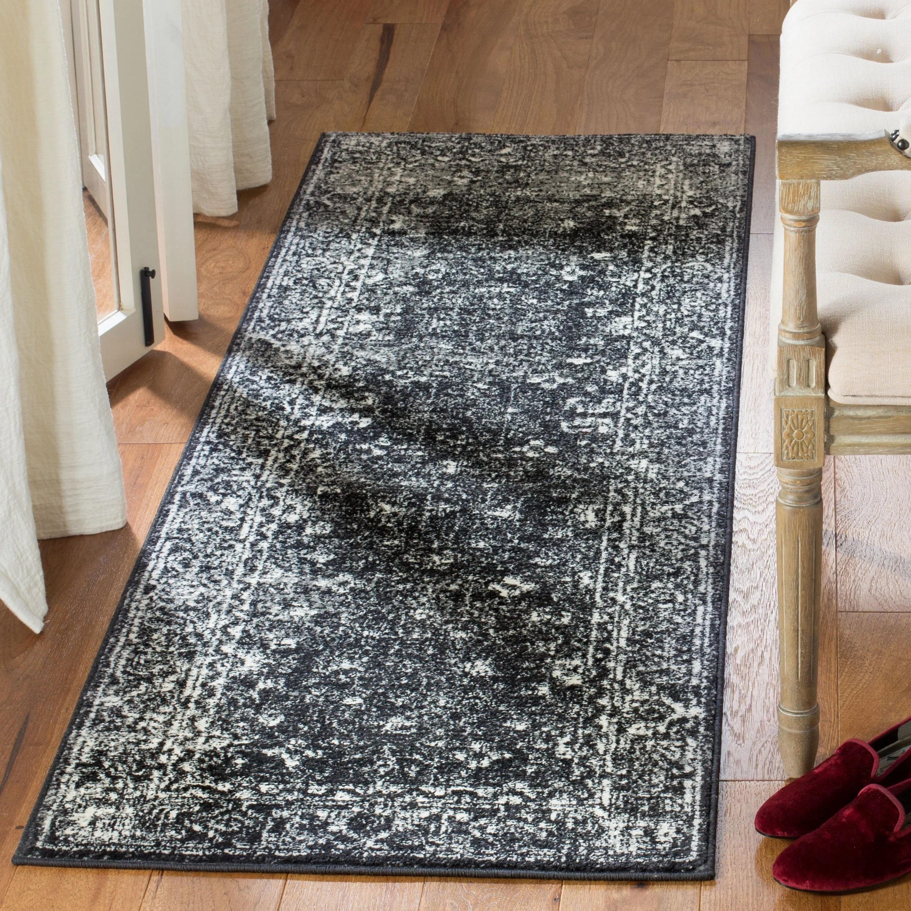Safavieh Evoke Likoma 2 x 7 Charcoal/Ivory Indoor Distressed/Overdyed Vintage Runner Rug
