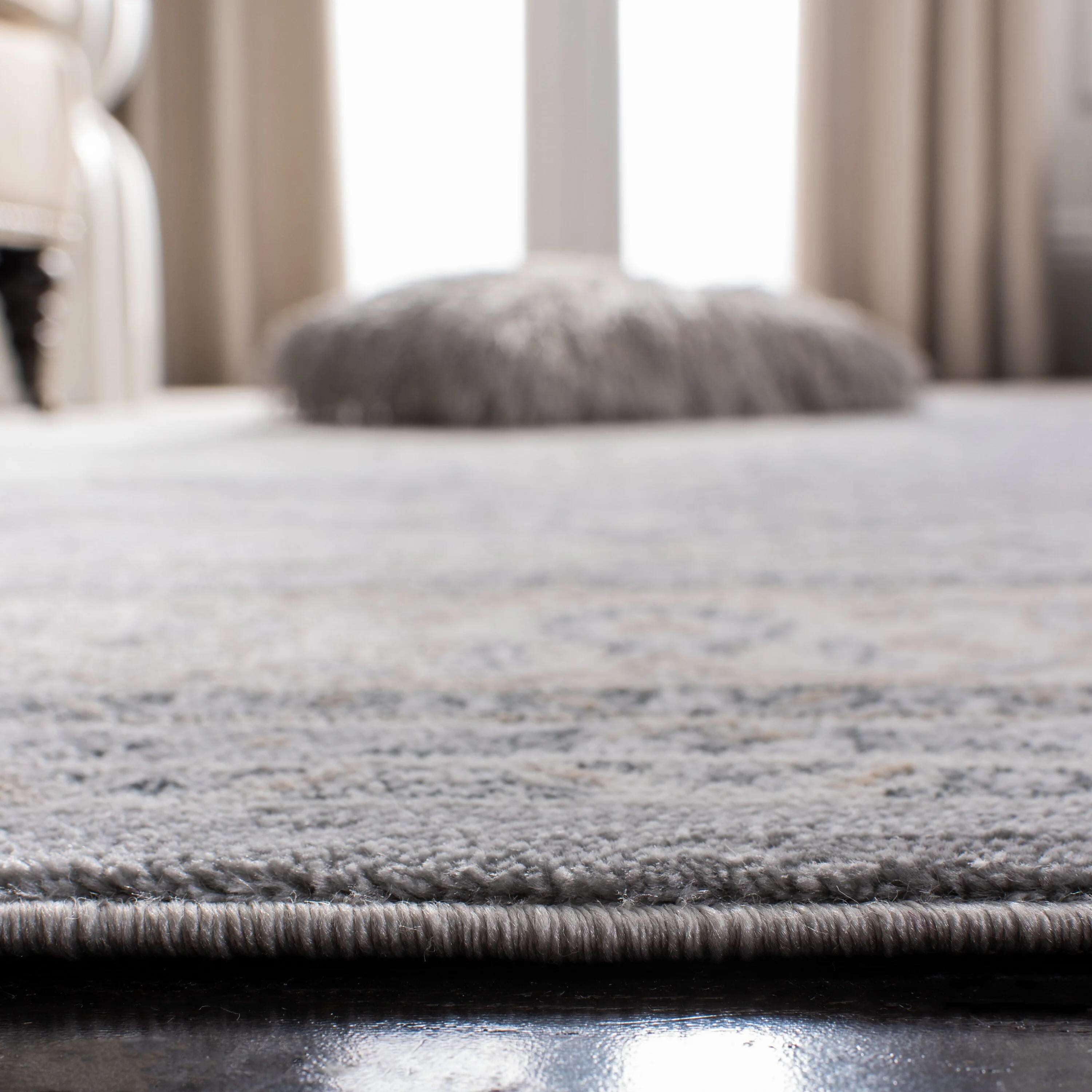 Safavieh Isabella Velez 4 x 6 Gray/Cream Indoor Floral/Botanical Vintage Area Rug - Image 4