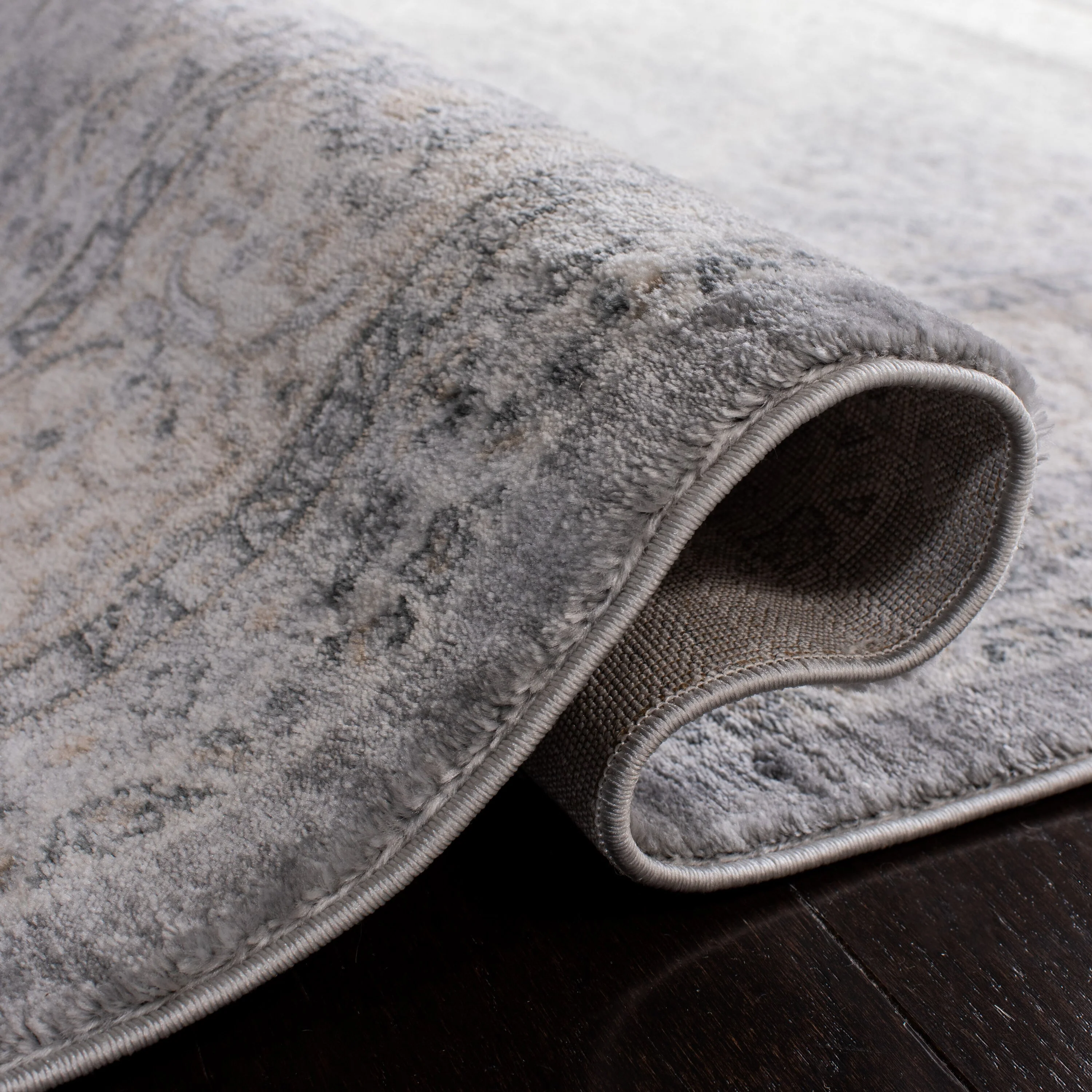 Safavieh Isabella Velez 4 x 6 Gray/Cream Indoor Floral/Botanical Vintage Area Rug - Image 5