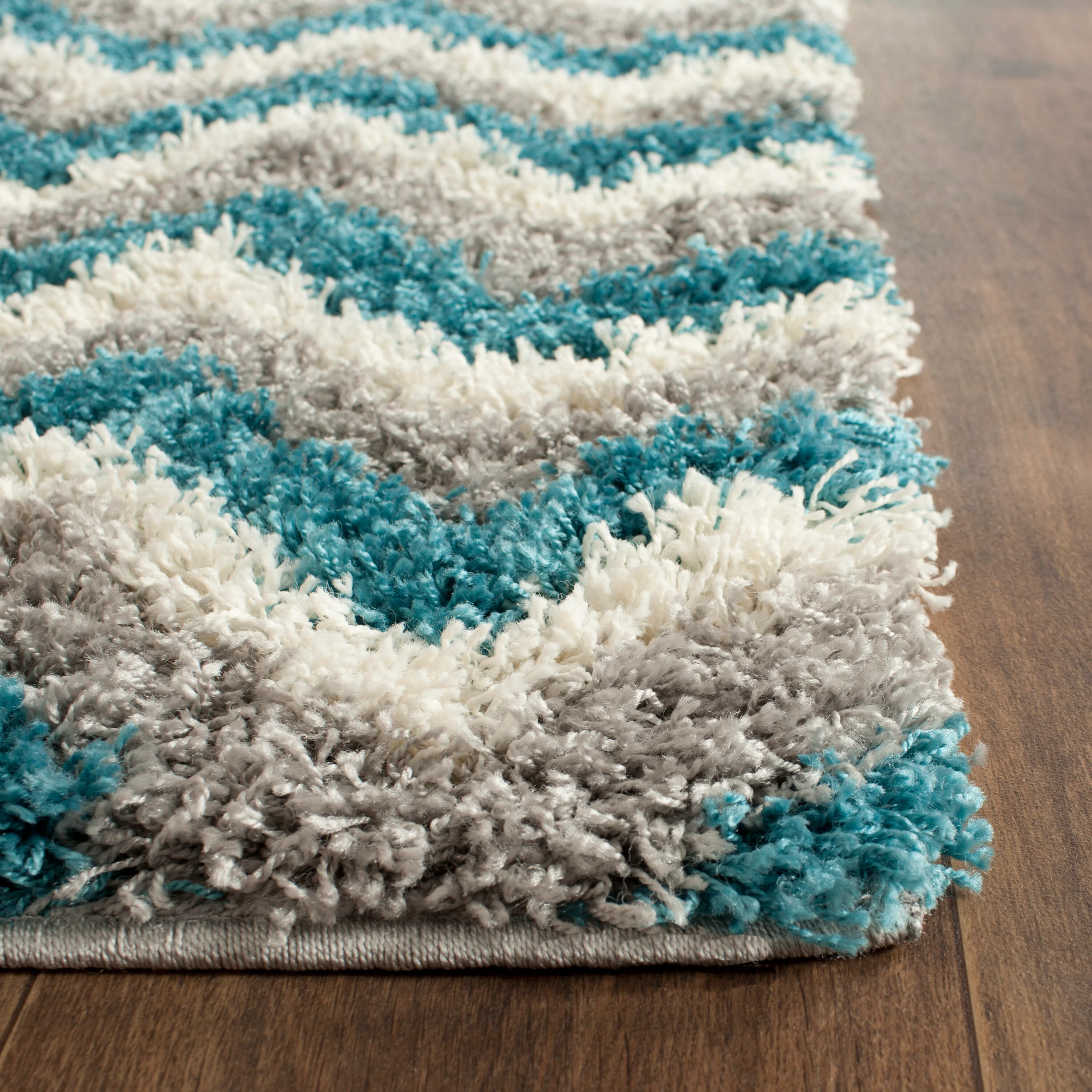 Safavieh Kids Tally Shag 2-ft-3-in x 5-ft Blue Indoor Chevron Kids Throw Rug - Image 3