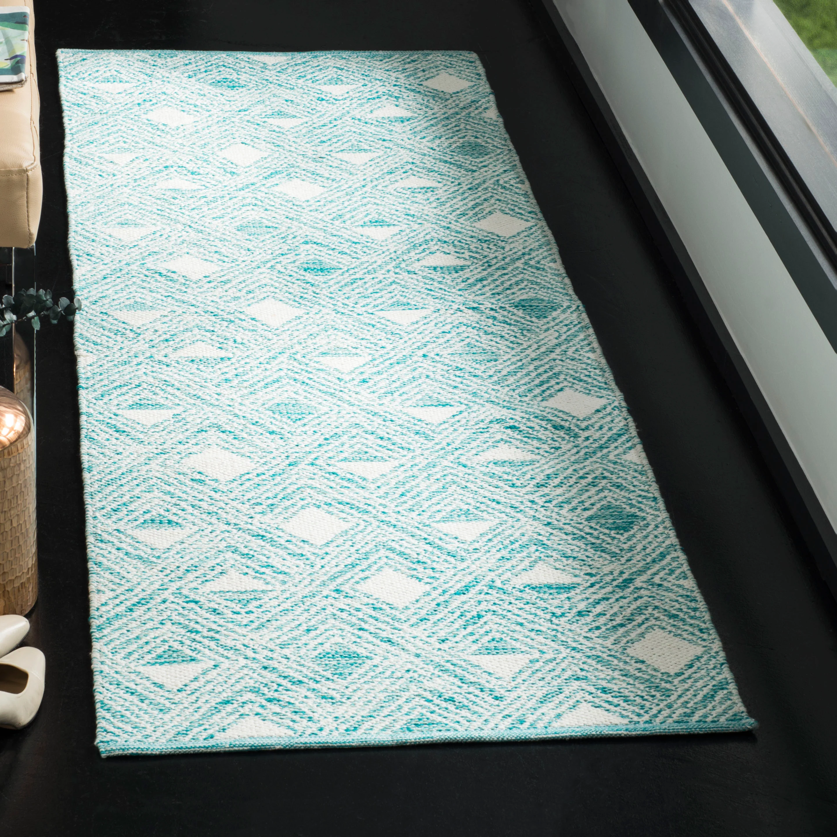 Safavieh Montauk Elmore 2-ft-3-in x 7-ft Aqua/Ivory Indoor Geometric Coastal Handcrafted Runner Rug