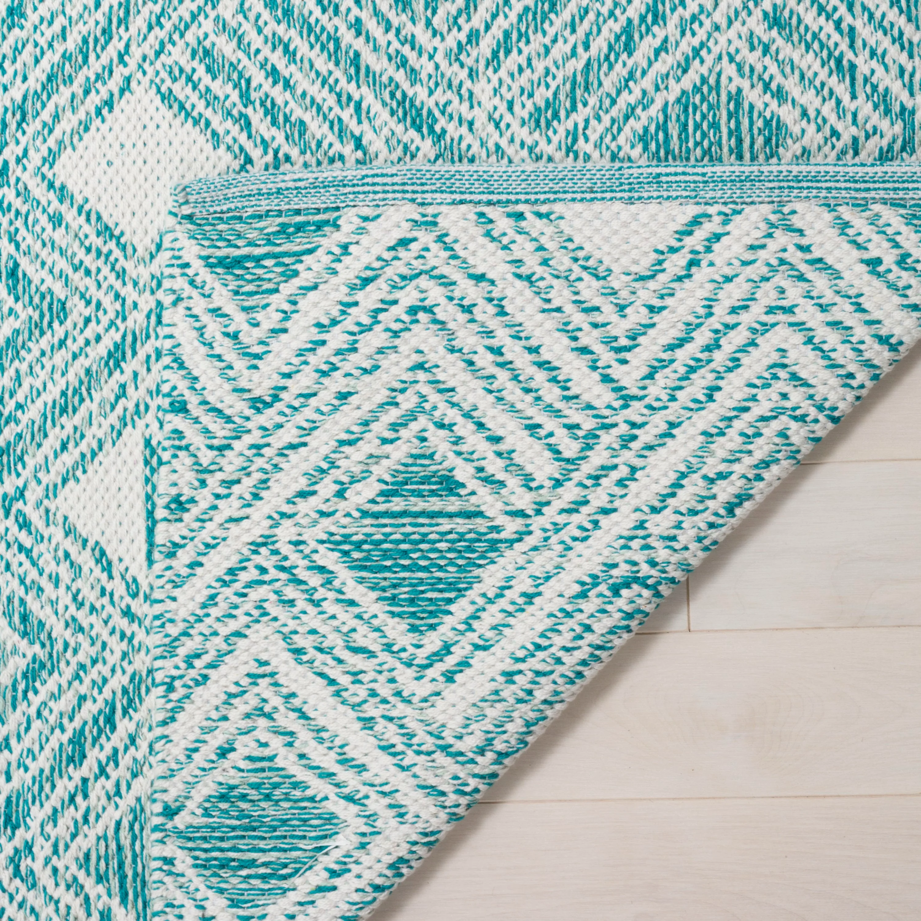 Safavieh Montauk Elmore 2-ft-3-in x 7-ft Aqua/Ivory Indoor Geometric Coastal Handcrafted Runner Rug - Image 4