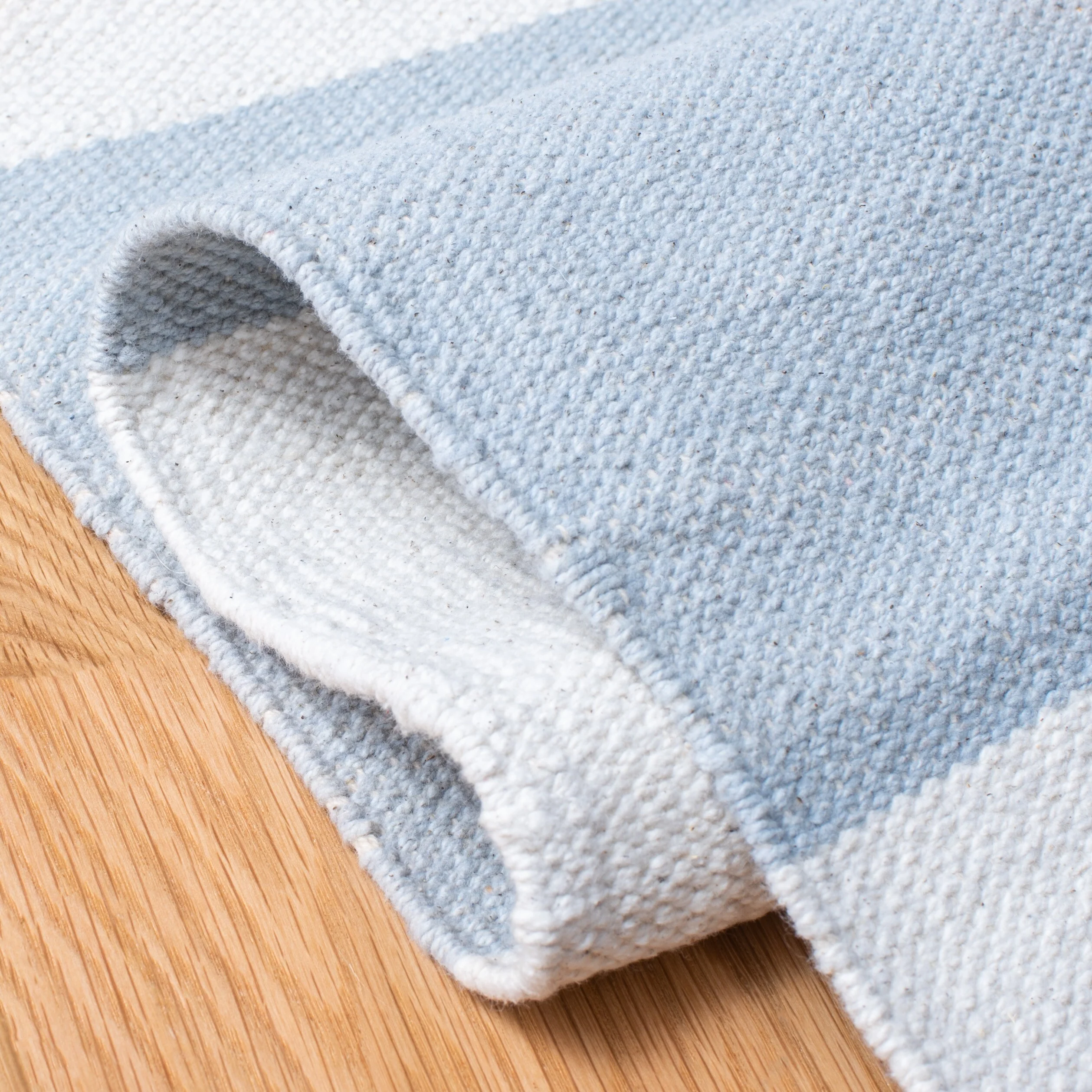 Safavieh Montauk Maslin 2 x 12 Sky Blue/Ivory Indoor Stripe Coastal Handcrafted Runner - Image 5