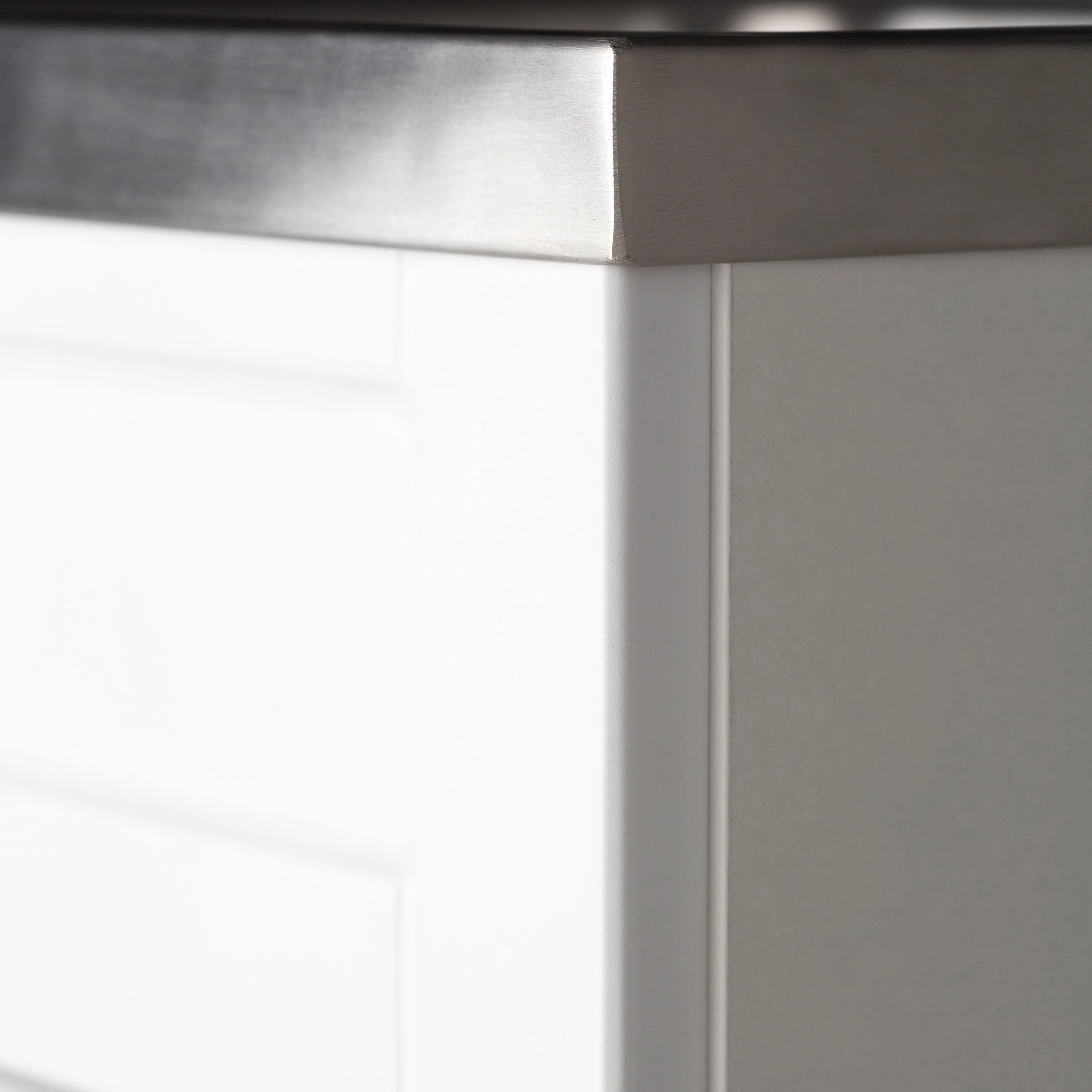 Simpli Home Hennessy 23.6-in Freestanding Laundry Sink with Cabinet - Image 4