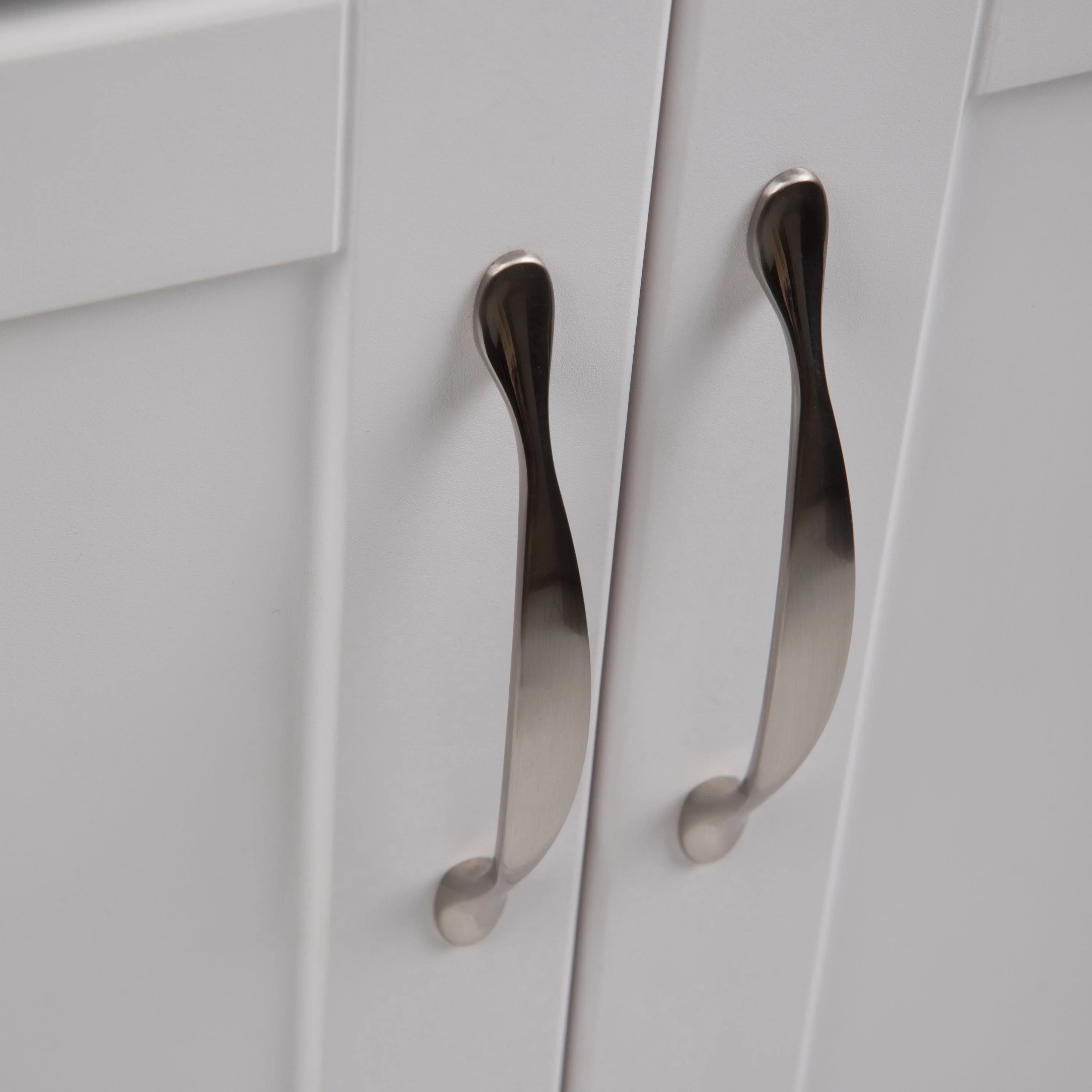 Simpli Home Maile Freestanding Pure White Laundry Sink with Cabinet, Drain, and Faucet - Image 7