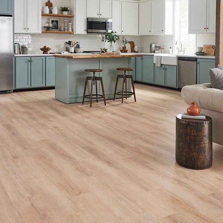 STAINMASTER Austen Oak 6-mm x 7-3/32-in W x 47-in L Waterproof Interlocking Luxury Vinyl Plank Flooring (17.33-sq ft/case) - Image 6
