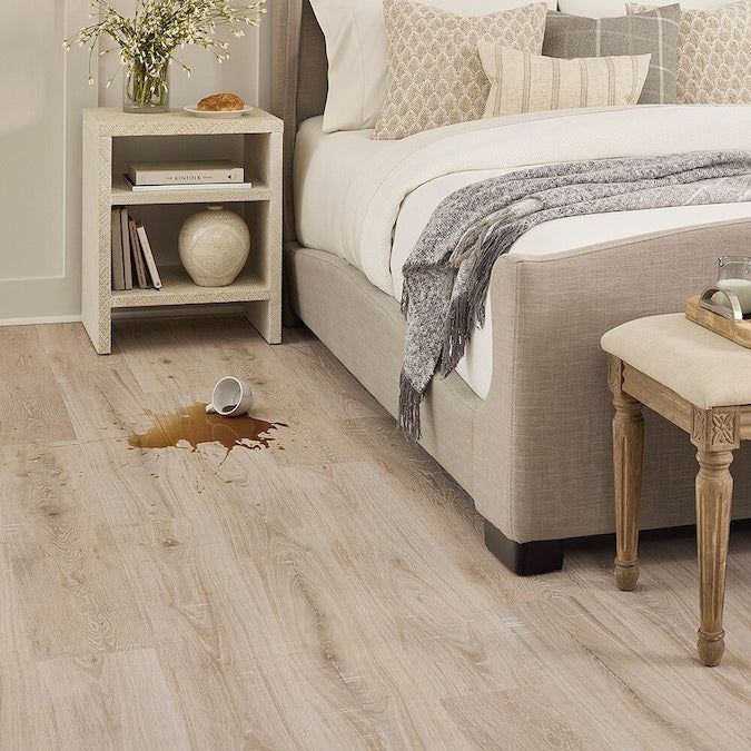 STAINMASTER PetProtect Amberley Oak 12-mm T x 7-1/2-in W x 47-1/4-in L Waterproof Wood Plank Laminate Flooring (22.09-sq ft / Carton) - Image 4