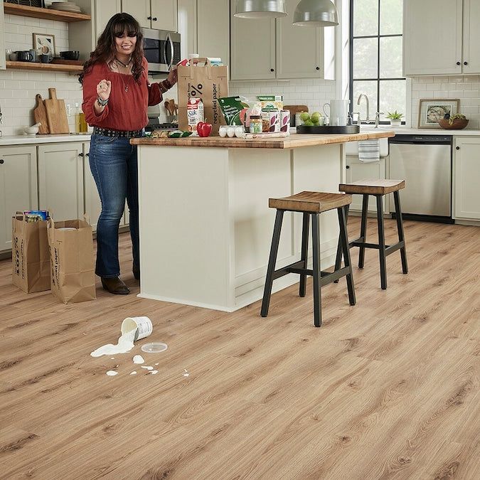 STAINMASTER PetProtect Tanglewood Oak 12-mm T x 7-1/2-in W x 47-1/4-in L Waterproof Wood Plank Laminate Flooring (22.09-sq ft / Carton) - Image 2