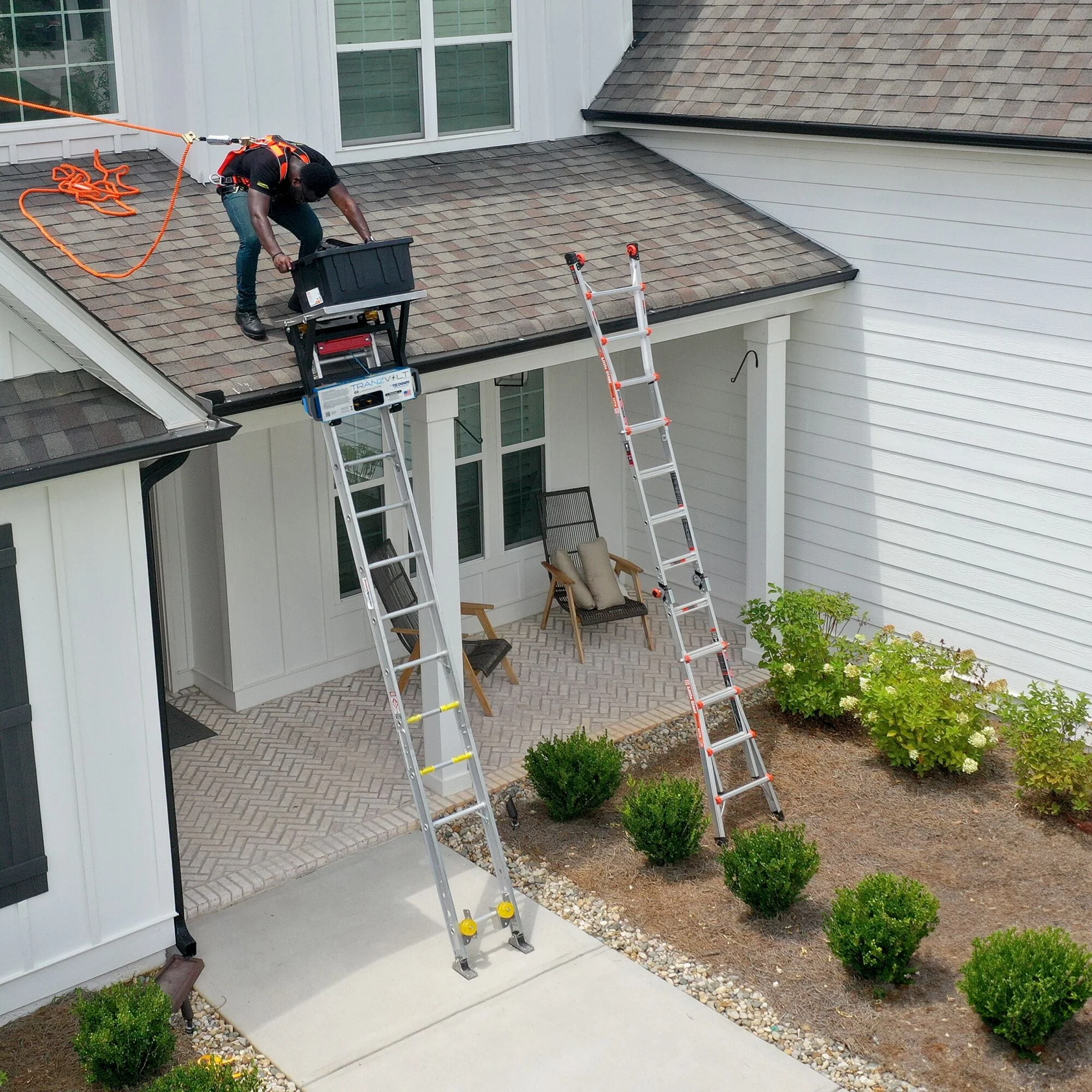 Tie Down TranzVolt G2 Roofing Platform Pro Kit, DeWalt 20V Battery-Powered Ladder Hoist, 44-ft Reach, 250-lb Lift Capacity - Image 2