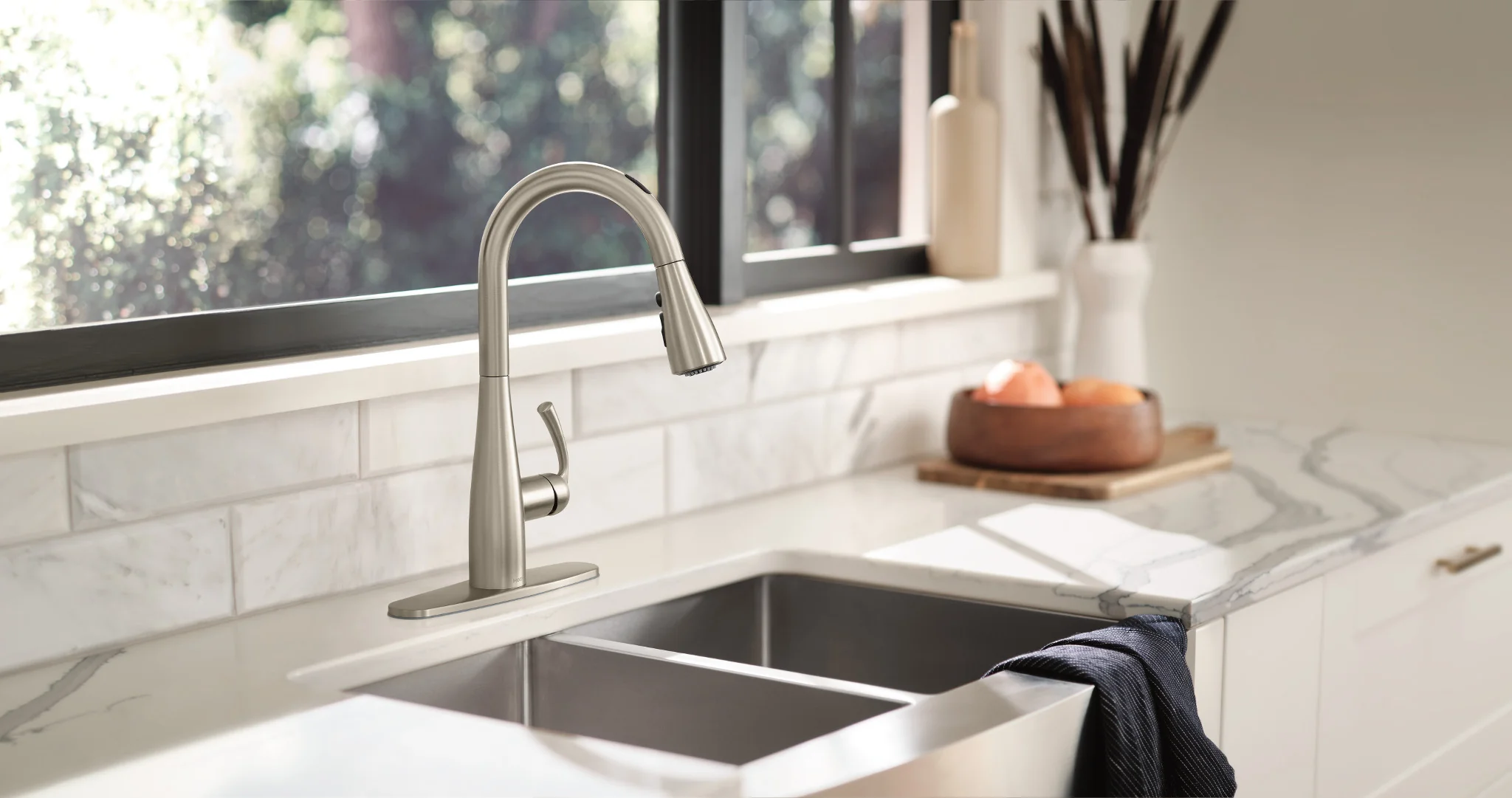 U by Moen Essie Single-Handle Pull-Down Sprayer Smart Kitchen Faucet with Voice Control, Spot Resist Stainless - Image 3